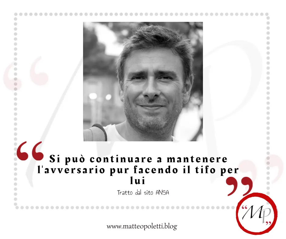 Grafica per il blog di Matteo Poletti. Ritratto in bianco e nero di Alessandro Di Battista. Frase fra virgolette rosse: "Si può continuare a mantenere l'avversario pur facendo il tifo per lui". Riferimento al sito ANSA e al blog di Matteo Poletti. Logo con lettere "MP" fra virgolette rosse e cerchiato di rosso